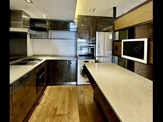Mid Levels West - Realty Gardens 17
