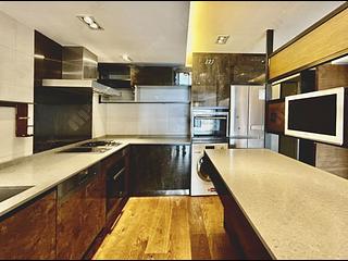Mid Levels West - Realty Gardens 15