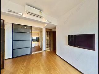 Mid Levels West - Realty Gardens 24