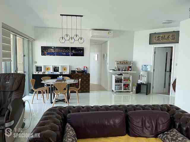 Tung Chung - Coastal Skyline Phase 3 La Rossa 01