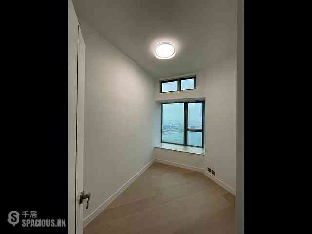 Tung Chung - Coastal Skyline Phase 3 La Rossa 05
