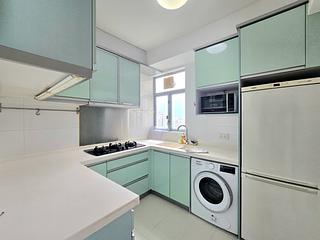 Tung Chung - Coastal Skyline Phase 3 La Rossa Block B (Block 8) 09