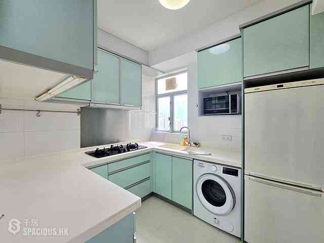 Tung Chung - Coastal Skyline Phase 3 La Rossa Block B (Block 8) 09