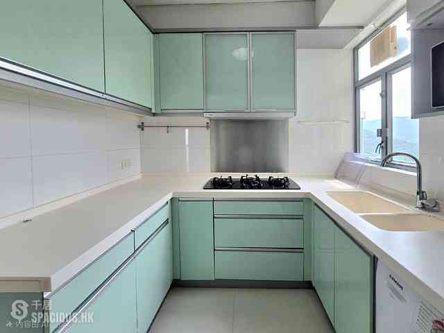 Tung Chung - Coastal Skyline Phase 3 La Rossa Block B (Block 8) 10