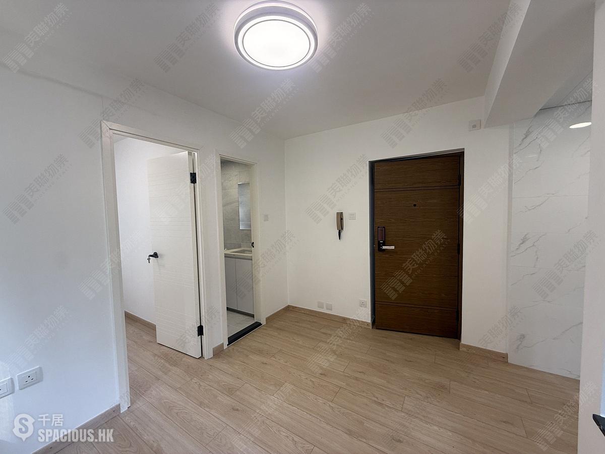 Soho - Ying Pont Building 01