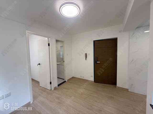 Soho - Ying Pont Building 01