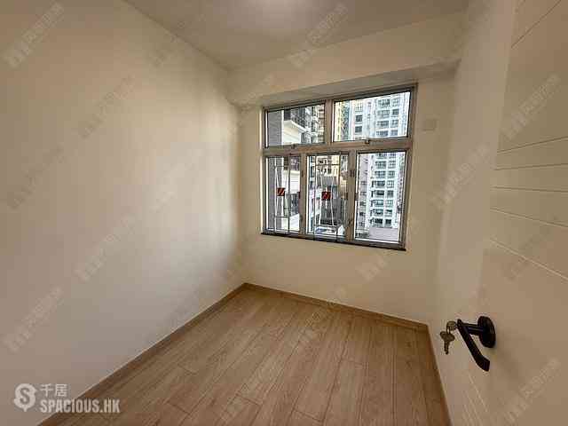 Soho - Ying Pont Building 02