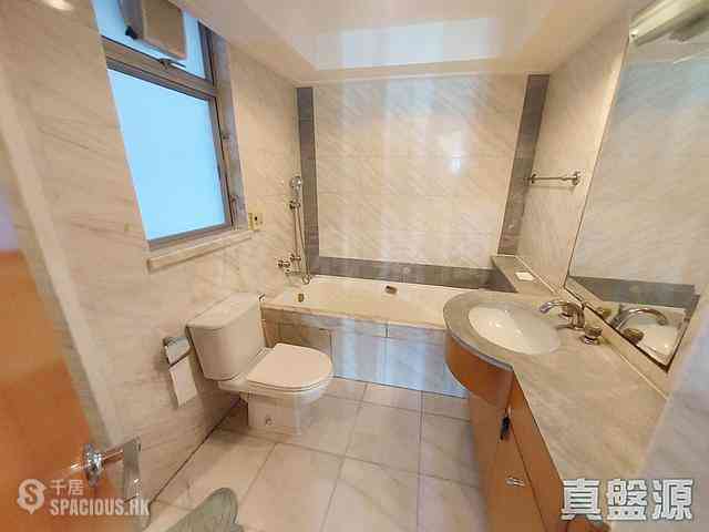 West Kowloon - The Waterfront Phase 2 09