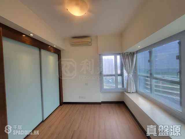 West Kowloon - The Waterfront Phase 2 Block 6 07