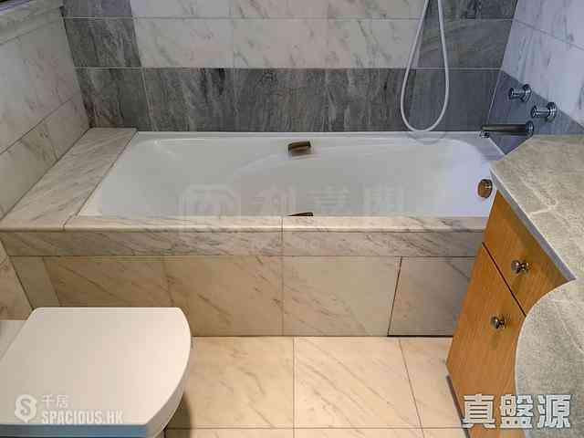 West Kowloon - The Waterfront Phase 2 Block 6 23