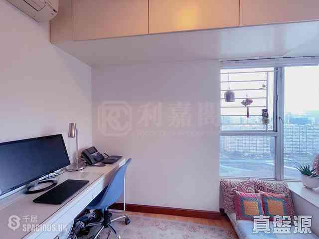 West Kowloon - The Waterfront Phase 2 Block 6 12