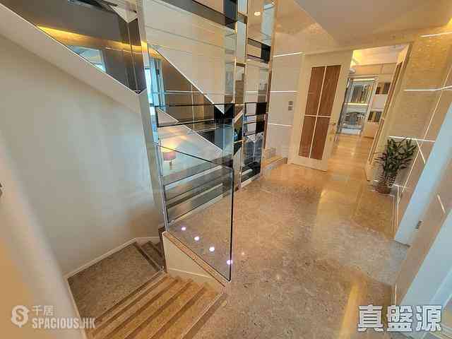 West Kowloon - The Arch Star Tower (Block 2) 02