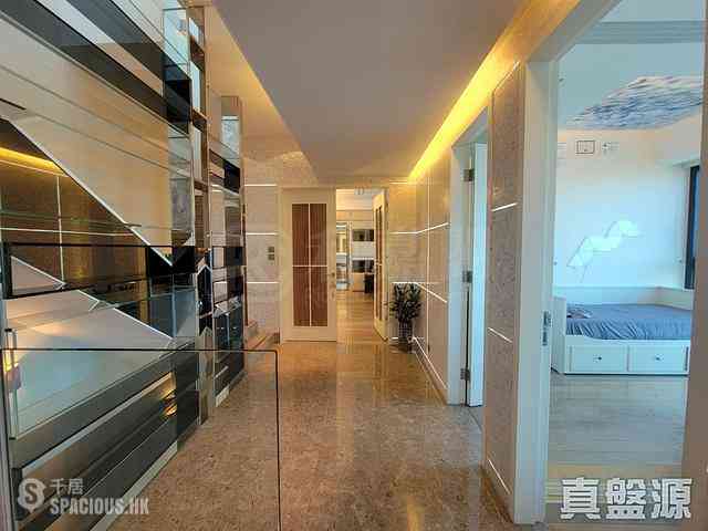 West Kowloon - The Arch Star Tower (Block 2) 04