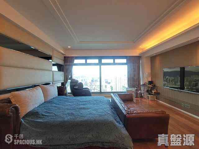 West Kowloon - The Arch Star Tower (Block 2) 16