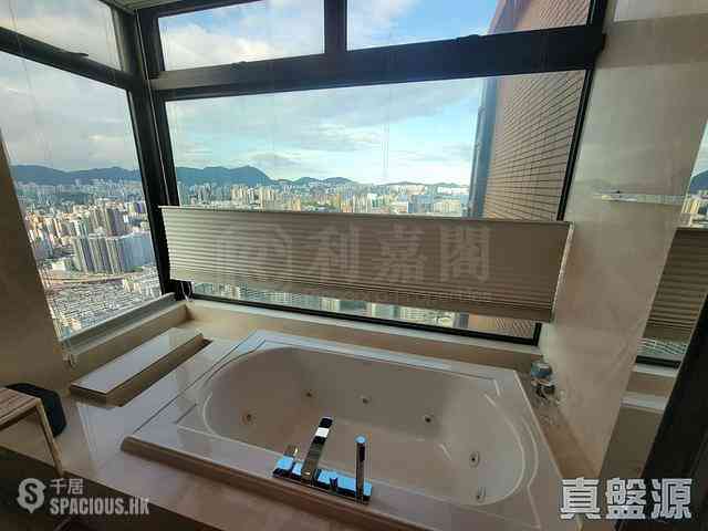 West Kowloon - The Arch Star Tower (Block 2) 21