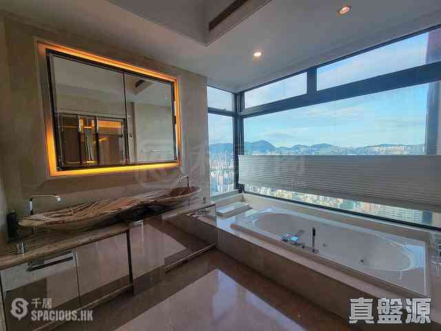 West Kowloon - The Arch Star Tower (Block 2) 19