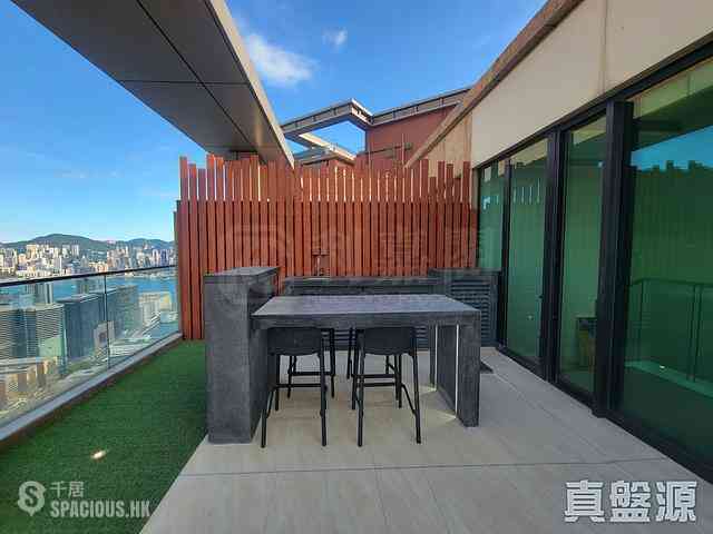 West Kowloon - The Arch Star Tower (Block 2) 10