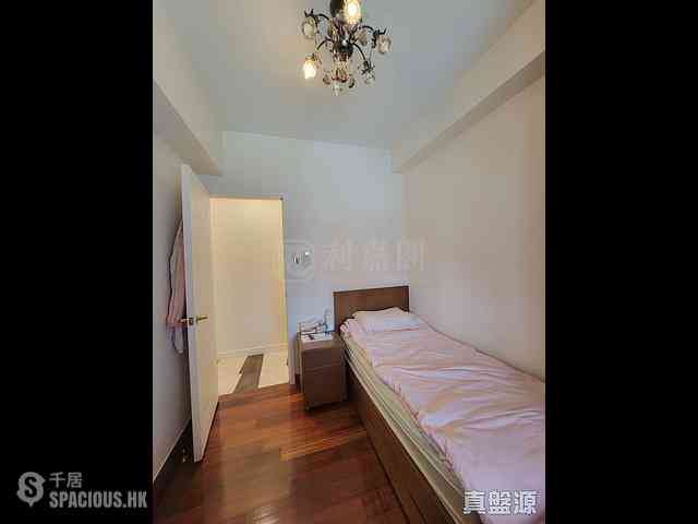 West Kowloon - The Arch Moon Tower (Block 2A) 14