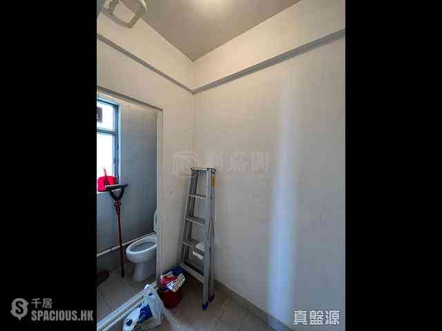 Sai Ying Pun - Island Crest Block 1 08