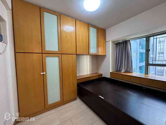 Sheung Wan - Queen's Terrace Block 3 07