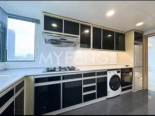 Mid Levels West - 80 Robinson Road 05