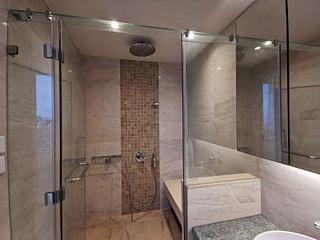 The Peak - Vivian Court 05