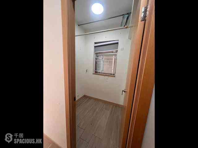 Quarry Bay - The Orchards Block 2 03