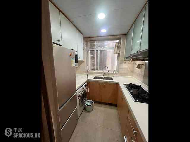Quarry Bay - The Orchards Block 2 04