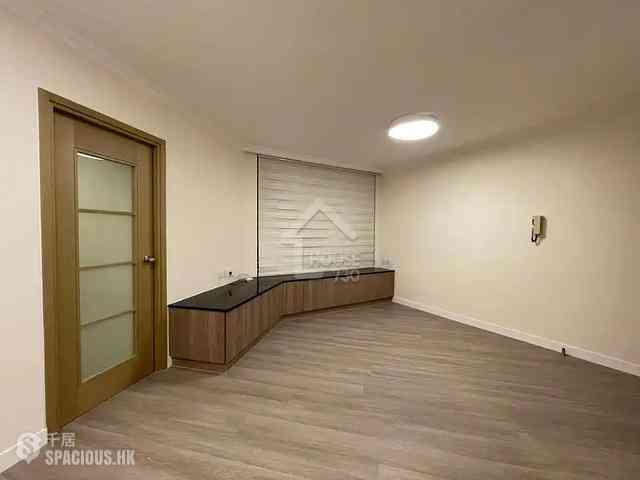 Ap Lei Chau - South Horizons Phase 2 Yee Tsui Court (Block 16) 02