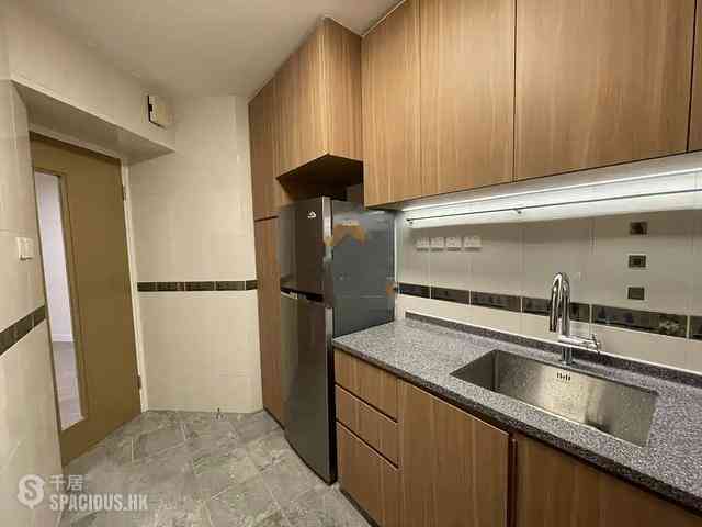 Ap Lei Chau - South Horizons Phase 2 Yee Tsui Court (Block 16) 04