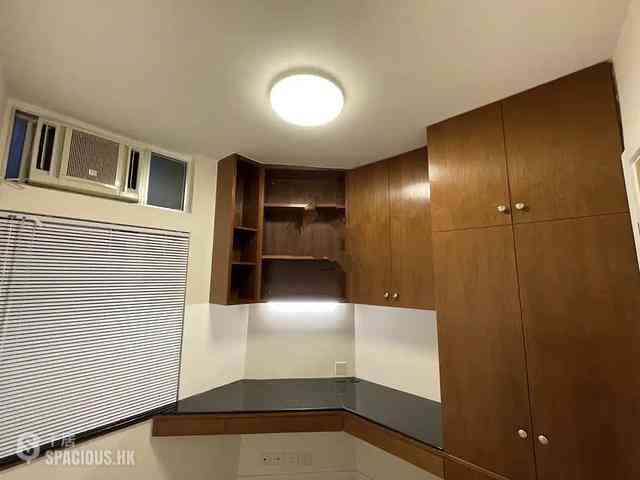 Ap Lei Chau - South Horizons Phase 2 Yee Tsui Court (Block 16) 07