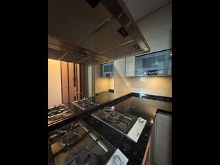 Wan Chai - The Avenue Phase 1 Block 5 03