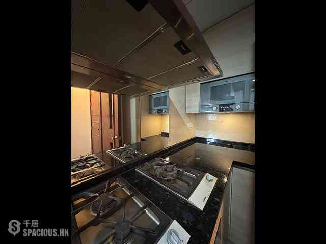 Wan Chai - The Avenue Phase 1 Block 5 03
