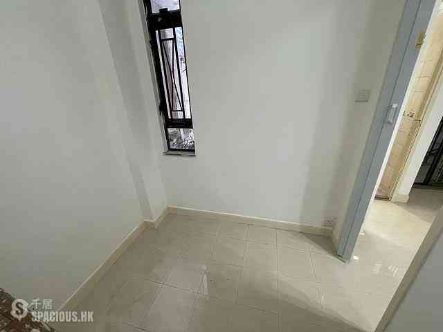 Sheung Wan - Wo Fu Building 03