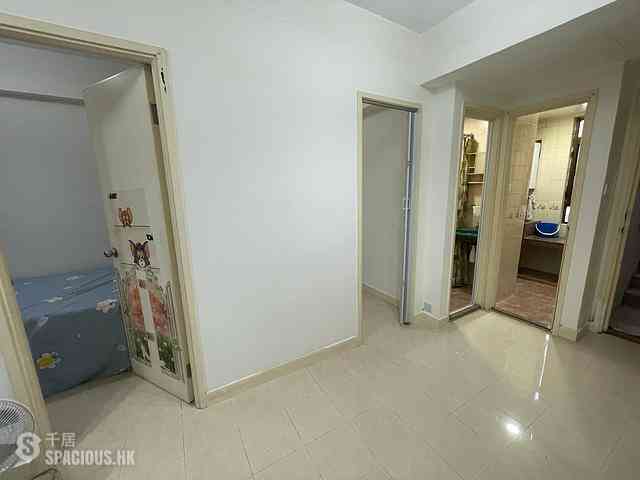Sheung Wan - Wo Fu Building 04