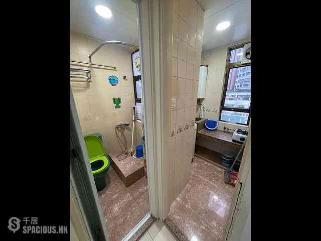 Sheung Wan - Wo Fu Building 05