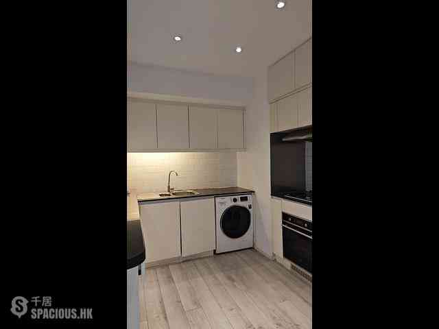 Soho - Caravan Court 08