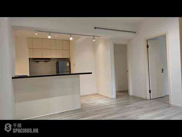 Soho - Caravan Court 07