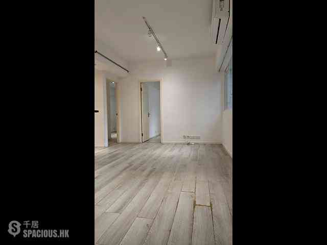 Soho - Caravan Court 04