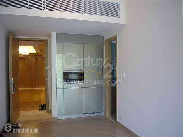 Mid Levels Central - Fairlane Tower 07