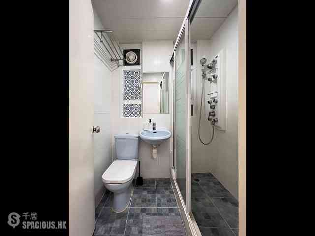 Causeway Bay - Lai Yuen Apartments 15