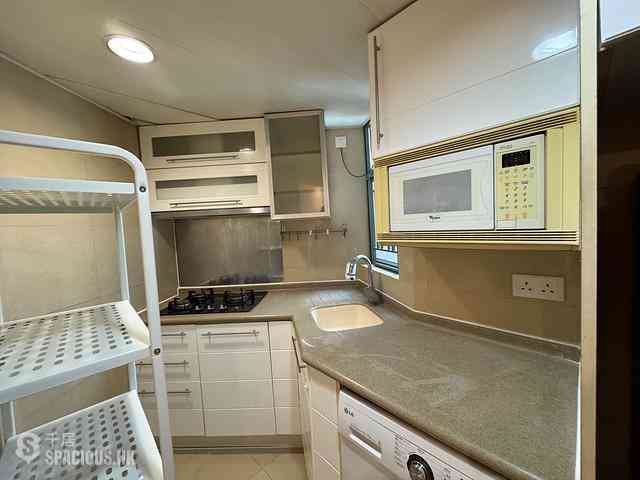 Sheung Wan - Queen's Terrace Block 3 01