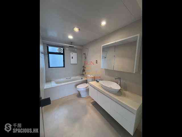 Mid Levels Central - The Grand Panorama Block 2 05