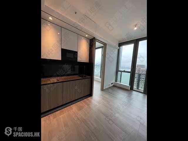 Sai Ying Pun - Two・Artlane 01