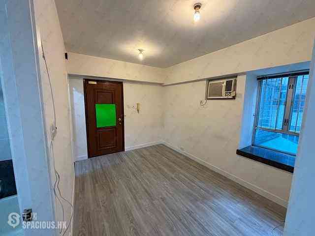 Mid Levels Central - Windsor Court 01