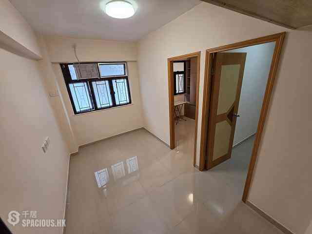 Sai Ying Pun - The First Building 01