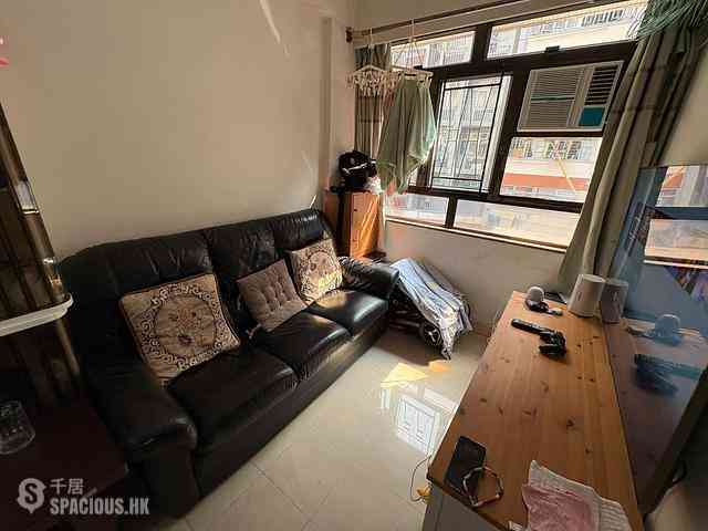 Sheung Wan - Wo Fu Building 02