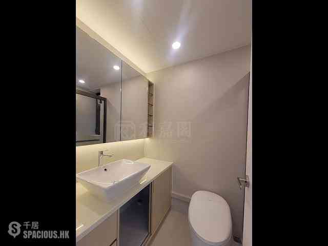 West Kowloon - The Arch Sky Tower (Block 1) 11
