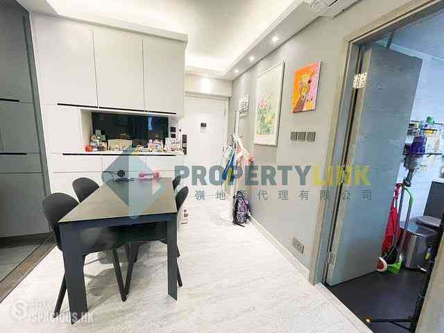Sai Ying Pun - Centre Place 03