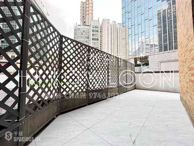 Tai Kok Tsui - Glory Royal Complex Centre Phase 2 Royal Building 01